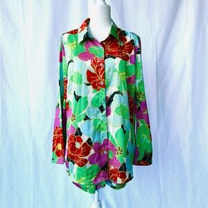 Foral Two-Piece Set of Shorts and Blouse.